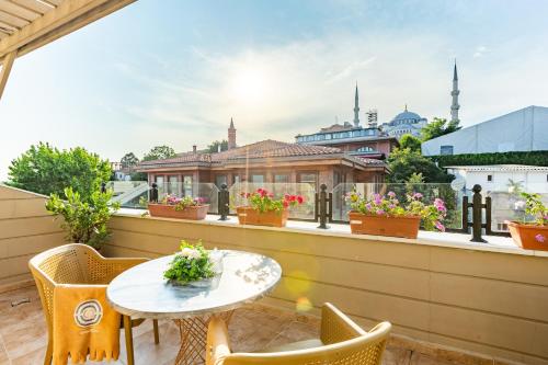 Ein Balkon oder eine Terrasse in der Unterkunft Best Point Hotel Sultanahmet,Istanbul