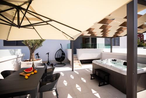 Sopic Luxury Apartment with private Whirlpool