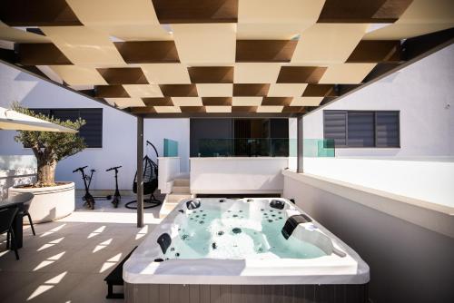 Sopic Luxury Apartment with private Whirlpool