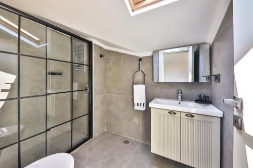 Ένα μπάνιο στο Luff Suites