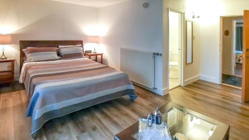 Ένα ή περισσότερα κρεβάτια σε δωμάτιο στο Edelweiss Inn Nova Scotia