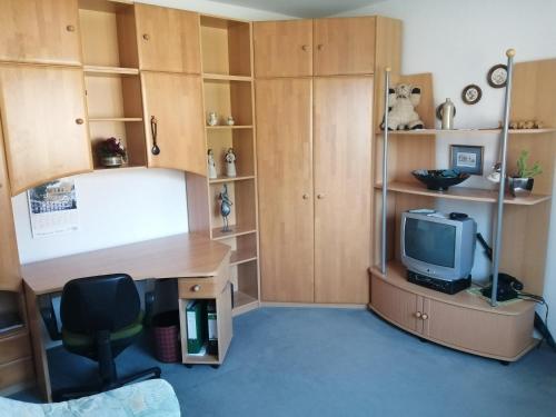 an office with a desk and a tv at Karolinenhof in Schüttorf
