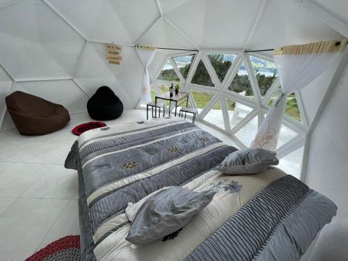 Ένα ή περισσότερα κρεβάτια σε δωμάτιο στο Glamping Bosques del Neusa