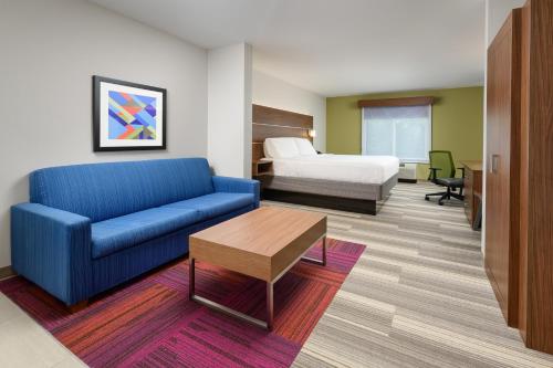 Postel nebo postele na pokoji v ubytování Holiday Inn Express - Tullahoma by IHG