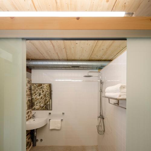a bathroom with a shower and a sink at Abeiro da loba in Madelos