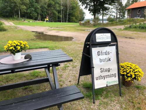 Ein Zertifikat, Auszeichnung, Logo oder anderes Dokument, das in der Unterkunft Joarsbo, Stuga 2, Gårdsstugan ausgestellt ist