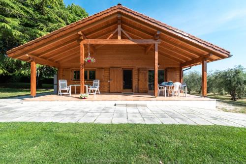 a pavilion with a table and chairs in a yard at Villa degli Ulivi in Lempa