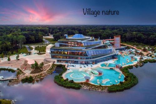 Ett flygfoto av Studio 2 adultes 2 enfants parcs Disneyland Paris