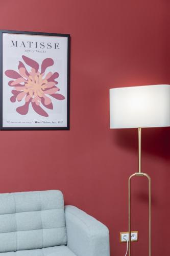 a living room with a white couch and a lamp at Appartements - Centre Ville in Rabat