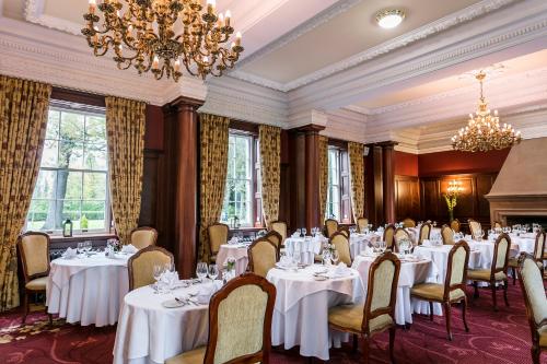 Restaurant o un lloc per menjar a Doxford Hall Hotel And Spa