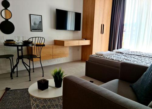 TV a/nebo společenská místnost v ubytování Studio Greenn Life Beach Resort