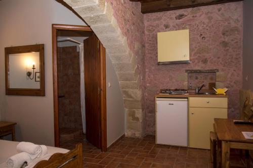 Кухня или мини-кухня в STAMATOGIANNIS Traditional Apartments
