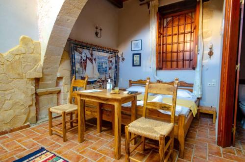 A restaurant or other place to eat at STAMATOGIANNIS Traditional Apartments
