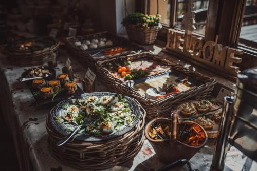 ホテルの敷地内または近くでの食事または食べ物