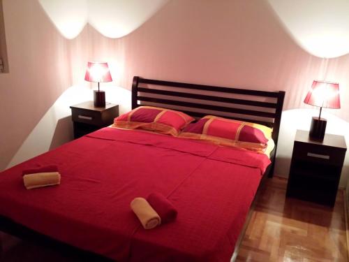 En eller flere senge i et værelse på Apartments Lazarević