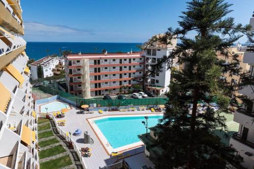 Las Arenas - apartamento moderno con vistas al mar y WiFi veloz de fibra óptica