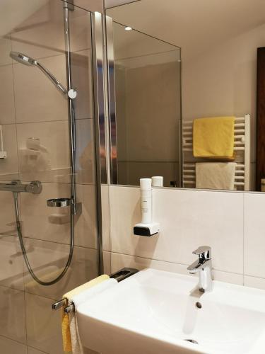a bathroom with a sink and a shower at Sportpension Thayer in Piesendorf
