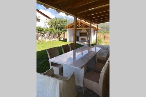 Imagine din galeria proprietății Villa to rent near the beach în Skála