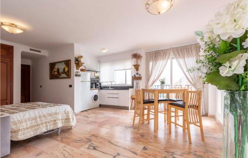 Cozy Home In Benalmádena