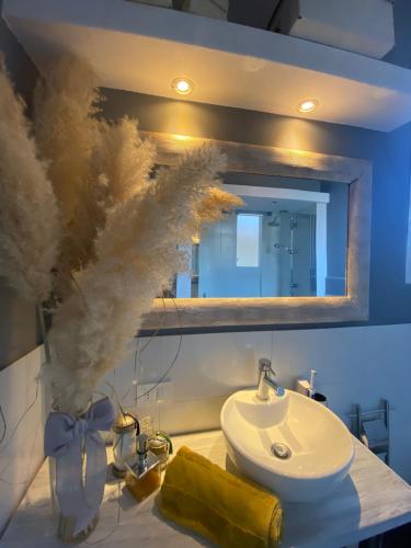 a bathroom with a sink and a mirror at Casa del Lago - apartment & rooms in Ispra