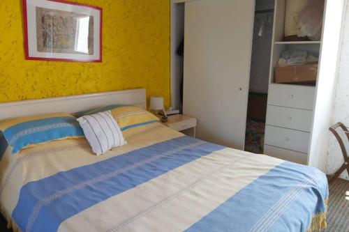 a bedroom with a bed with two pillows at CASA DE PLAYA EN ENSENADA in Ensenada