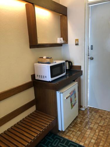 a microwave sitting on top of a counter in a kitchen at Canberra Lyneham Motor Inn in Canberra