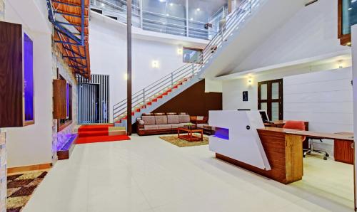 Televisyen dan/atau pusat hiburan di Itsy Hotels Igloo Residency Raja Seat
