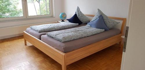 Un pat sau paturi într-o cameră la Haus Rebenblick
