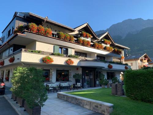 Nespecifikovaný výhled na hory nebo výhled na hory při pohledu z hotelu