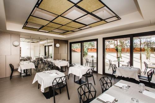 Un restaurant sau alt loc unde se poate mânca la Palazzo della Fontana