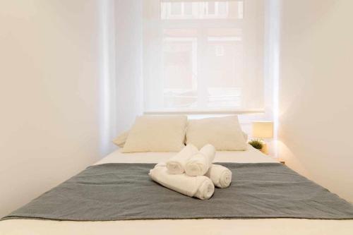 Llit o llits en una habitació de Apartamento reformado con encanto by TheUrbanHosts