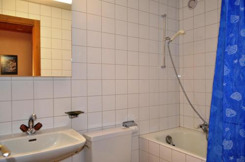 Bilik mandi di Immeuble Les Mélèzes