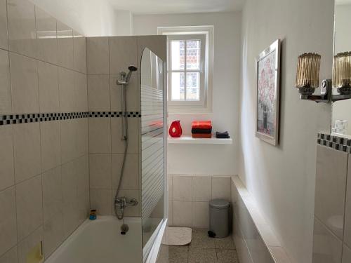 Ванная комната в Liebevolles, altes Schulhaus im Vintage Stil