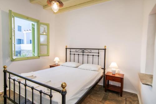 Una cama o camas en una habitación de Agrelia Seafront Residences