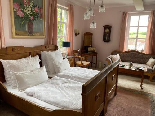 Кровать или кровати в номере Liebevolles, altes Schulhaus im Vintage Stil