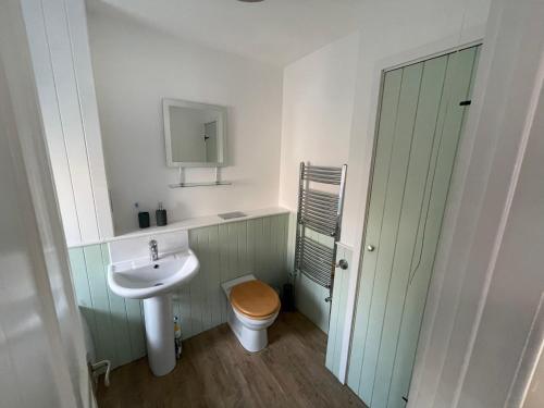 Bilik mandi di 3 Bed Bungalow in Winchcombe, Cotswolds,Gloucester