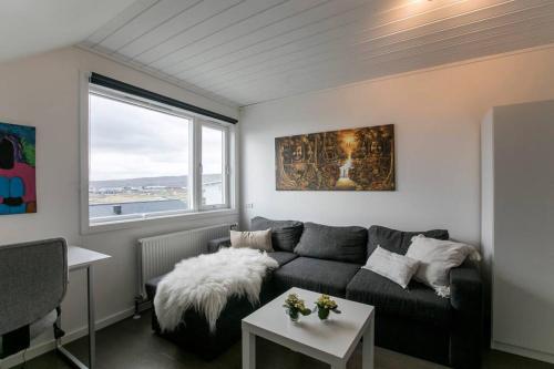 Et opholdsområde på FaroeGuide seaview villa and apartment