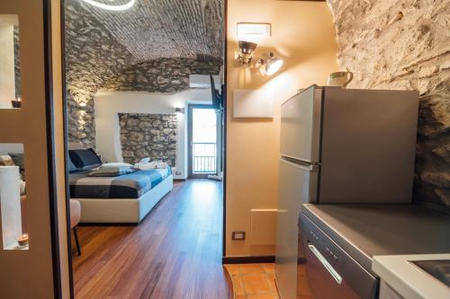 a small room with a bed and a refrigerator at Vicolo72 in Calitri