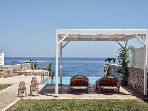 Foto dalla galleria di The Royal Blue a Luxury Beach Resort a Panormos