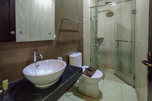 Kamar mandi di Sans Hotel Nagari Malioboro