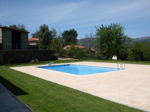 Bazén v ubytování Aldeia Turistica de Louredo nebo v jeho okolí