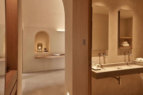 a bathroom with a sink and a mirror at Villa Bordeaux in Fira