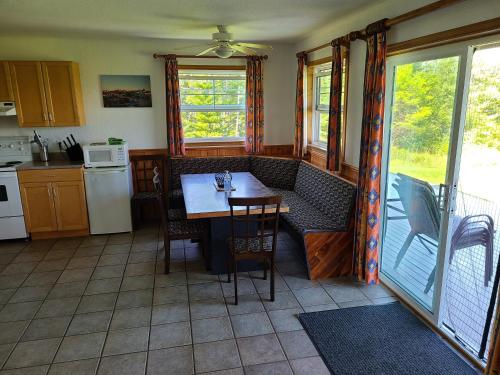 Gallery image of Lonely Rock Seaside Bungalows in Larrys River