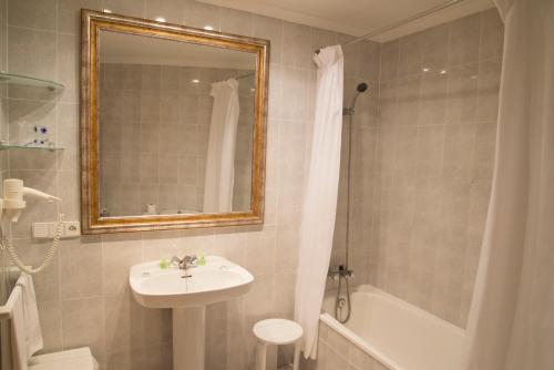 Koupelna v ubytování Hotel Jaime I