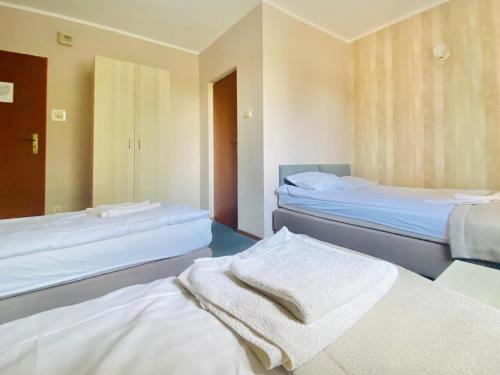 a hotel room with two beds and a mirror at Zajazd Jonatan in Czernin