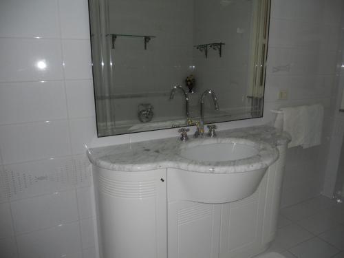 a bathroom with a sink and a mirror at Le Schiavelle in Surbo