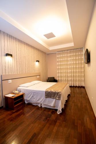 Serrano Residencial Hotelにあるベッド