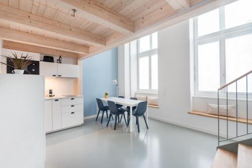 Kuchyň nebo kuchyňský kout v ubytování Vorgarten Apartments - central, new and stylish for your comfortable stay in Vienna