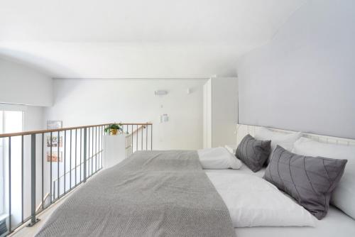 Postel nebo postele na pokoji v ubytování Vorgarten Apartments - central, new and stylish for your comfortable stay in Vienna