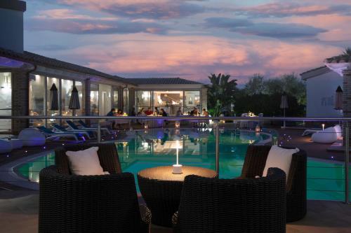 Eliantos Boutique Hotel & Spaの敷地内または近くにあるプール